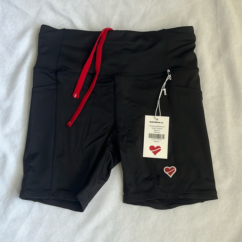 New with tags Heartbreak Sorel 5” Shorts with pockets, Small
